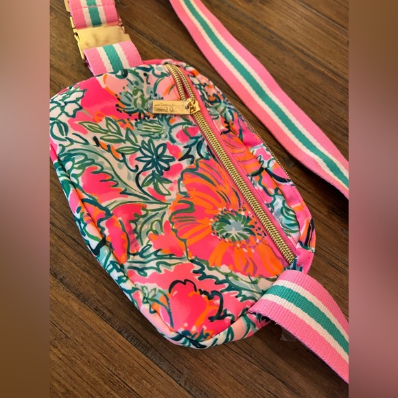 Lilly Pulitzer Runaround printed belt bag in Soleil Pink perfect poppy - Picture 5 of 16